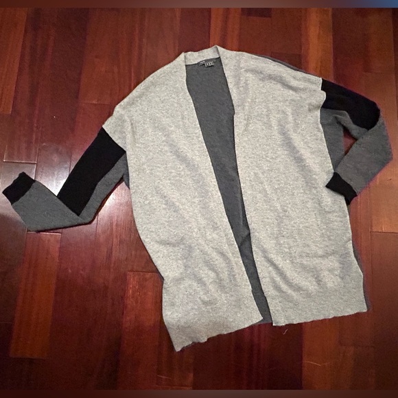 VINCE 100% Cashmere Sweater Cardigan Small Black Grey Warm Cozy Buttery Soft